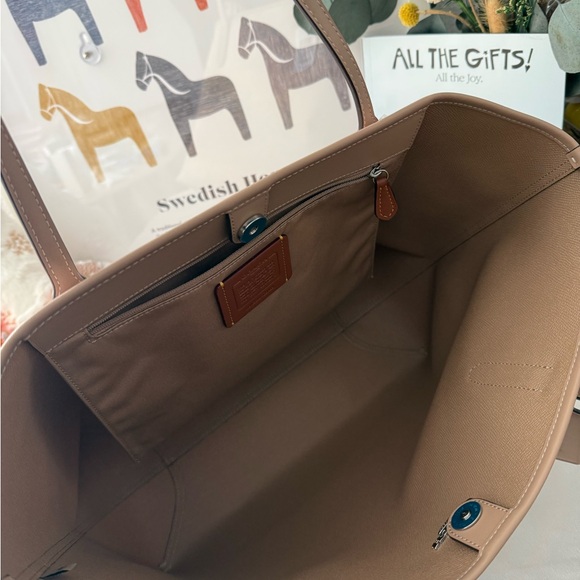 Coach City Tote Bag In Rainbow Signature Canvas CDA93 Sand Multi NWT - Picture 7 of 9